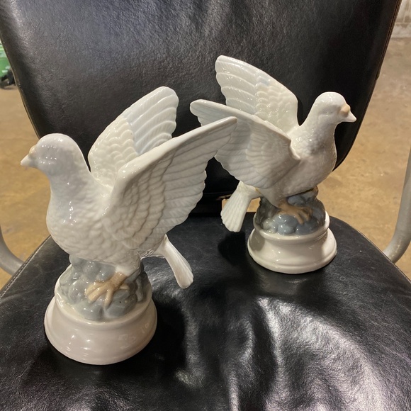 Two 9" Doves Porcelain white nice set of birds - Picture 3 of 9